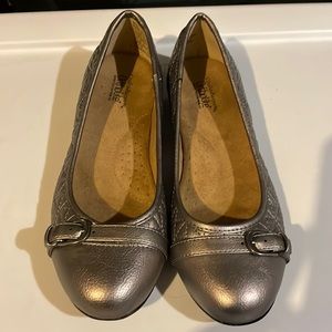 Croft&Barrow silver flats size 7